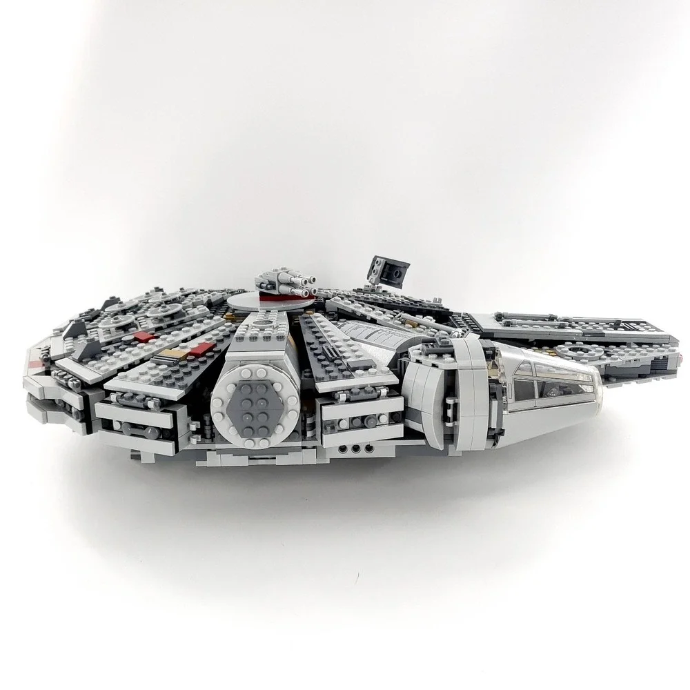 LEGO Star Wars: Millennium Falcon (75105) Incomplete w/ Instructions Manual